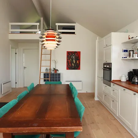 Four Bedroom Holiday In 3 *