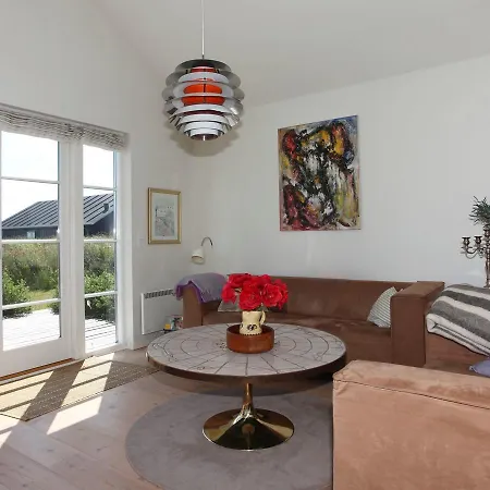 Four Bedroom Holiday In 3