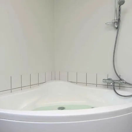 Four Bedroom Holiday In 3 *