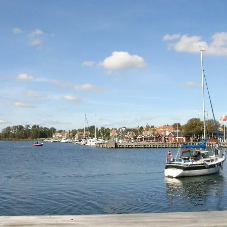 Four Bedroom Holiday In 3 * Nysted